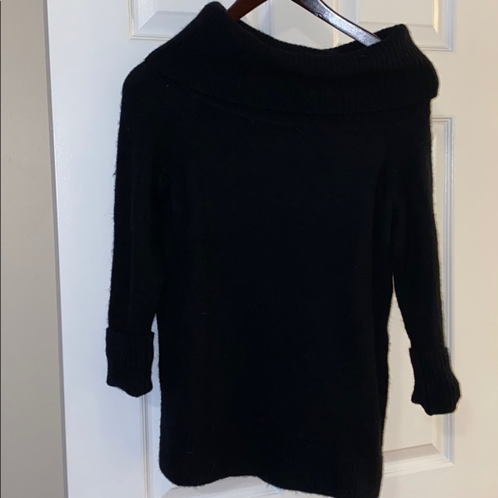 Wilfred Free Off the shoulder sweater